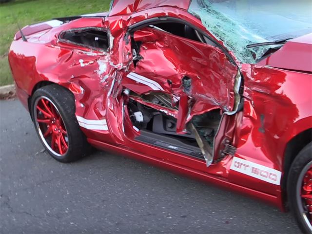Одна из самых ужасных аварий Shelby Mustang GT500